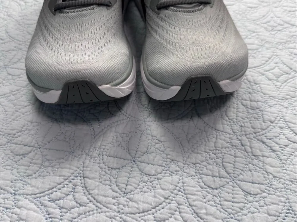 Topo Athletic Phantom 4 Running Shoes Grey Color Scheme Womens Size 8.5
